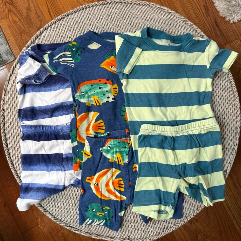 Carter's Short Pajama Set - 18 months - Picture 1 of 4